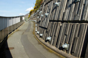 concrete retaining wall